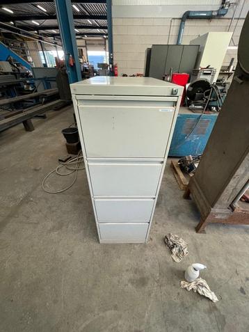 mappenkast beschikbaar voor biedingen