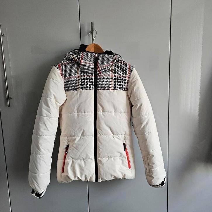 Protest 20K pure dames winter ski jas maat S / M, Kleding | Dames, Wintersportkleding, Nieuw, Jack, Maat 38/40 (M), Ophalen of Verzenden