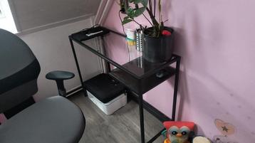 Te Koop: Bureau / Make - up tafel  beschikbaar voor biedingen