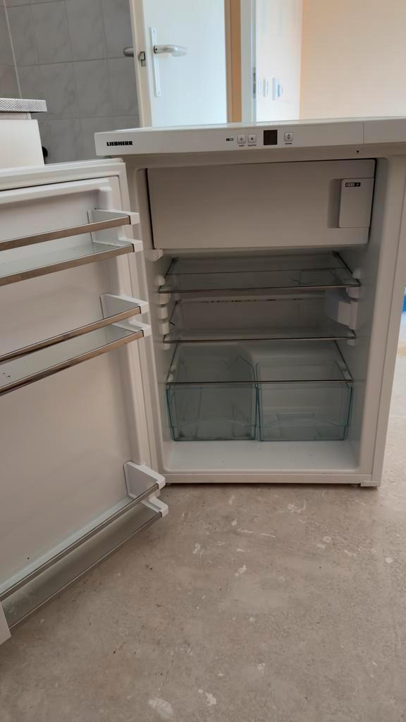 Liebherr Koelkast met Vriezer - Tafelmodel, Witgoed en Apparatuur, Koelkasten en IJskasten, Gebruikt, Met vriesvak, 100 tot 150 liter