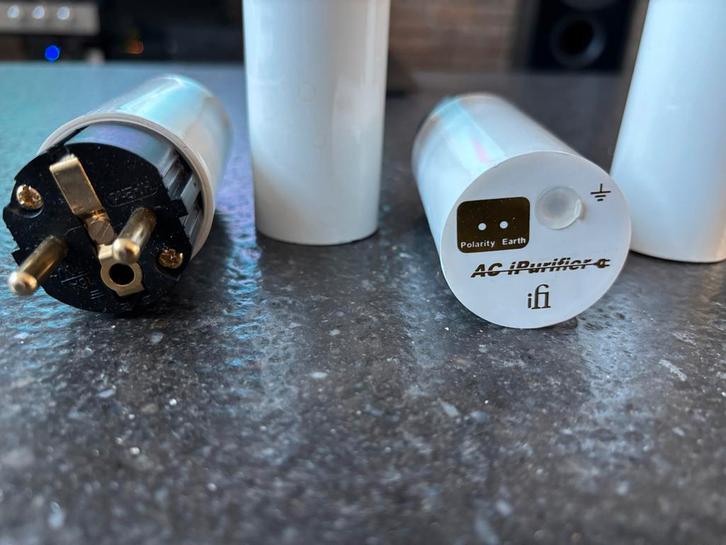 iFi AC iPurifier - Set van 2 stuks, Audio, Tv en Foto, Audiokabels en Televisiekabels, Zo goed als nieuw, Overige kabels, Minder dan 2 meter