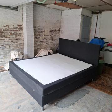 Boxspring 200cm x 180cm x 50cm + hoofdbord