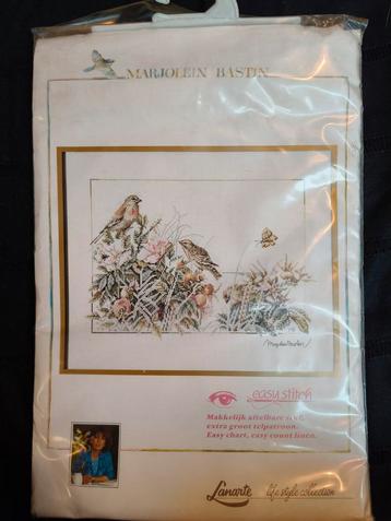 Borduurpakket Lanarte Marjolein Bastin - Birds and rosehips  beschikbaar voor biedingen