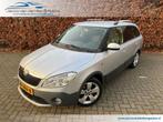 Skoda Fabia Combi 1.2 TSI Scout I Dealer Onderhouden, Auto's, Voorwielaandrijving, Euro 5, Stof, Zwart