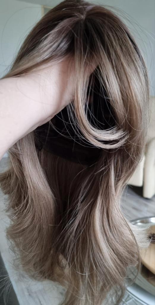 Pruik 22 inch goudblond/lichtbruin gemêleerd, Sieraden, Tassen en Uiterlijk, Uiterlijk | Haarverzorging, Nieuw, Pruik of Haarverlenging