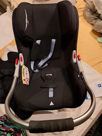 Babyautostoel met basis beschikbaar voor biedingen