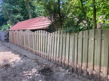 Hardhouten schutting 180x180 beschikbaar voor biedingen