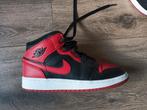 Nike Air Jordan 1 Retro Mid GS Banned maat 37,5, Kleding | Dames, Nike, Ophalen of Verzenden, Sneakers of Gympen, Gedragen