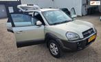 Hyundai Tucson 2.0i Dynamic ZEER NETJES, Stof, Zwart, 4 cilinders, Metallic lak