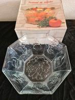 Glasschaal, gedecoreerd. Nieuw in doos!, Huis en Inrichting, Schaal, Nieuw, Ophalen of Verzenden, Glas