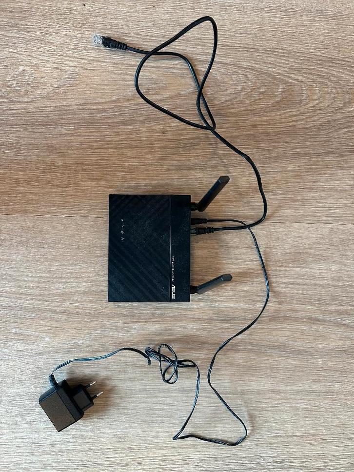 ASUS RT-N12E WiFi router, Computers en Software, Routers en Modems, Gebruikt, Router, Ophalen of Verzenden