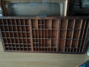 Vintage Letterbak - Caslon beschikbaar voor biedingen