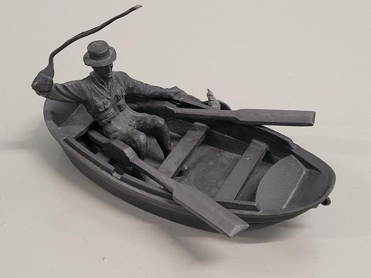 Tinnen beeldje: Man in roeiboot, Antiek en Kunst, Kunst | Beelden en Houtsnijwerken, Ophalen of Verzenden