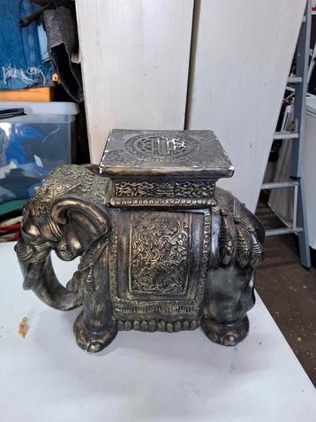 Decoratieve Olifant Plantenstandaard beschikbaar voor biedingen