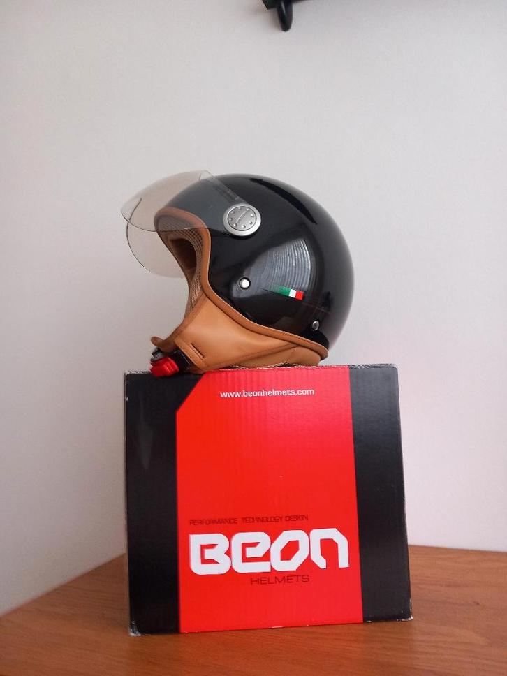 beon scooter helm, Fietsen en Brommers, Brommerhelmen, Zo goed als nieuw, Large, Ophalen of Verzenden