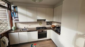 complete moderne keuken met apparatuur beschikbaar voor biedingen