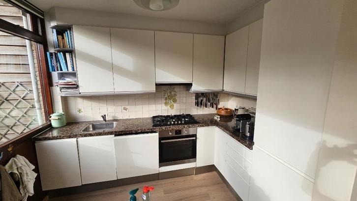 complete moderne keuken met apparatuur, Huis en Inrichting, Keuken | Complete keukens, Gebruikt, Hoekkeuken, Wit, Graniet of Steen