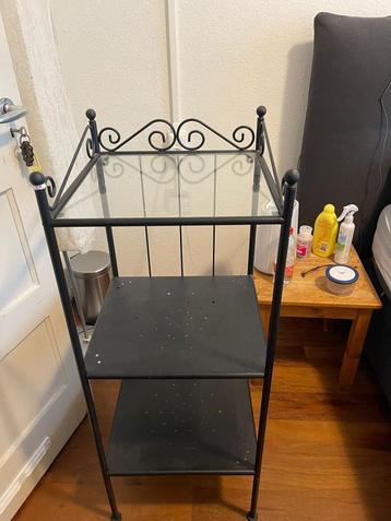 Te koop Zwart metalen rek met glas plank  beschikbaar voor biedingen