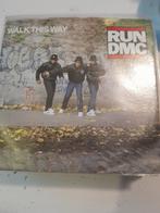Run dmc 7 inch walk this way, Cd's en Dvd's, Vinyl Singles, Ophalen of Verzenden, Zo goed als nieuw, Pop