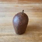 Antieke ijzeren koeienbel met botten klepel, Ophalen of Verzenden