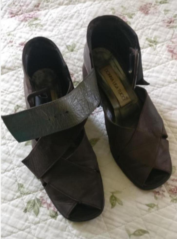 Bruine schoen met hoge brede hak. Merk: Donna Lisa Tucci., Kleding | Dames, Schoenen, Zo goed als nieuw, Schoenen met lage hakken