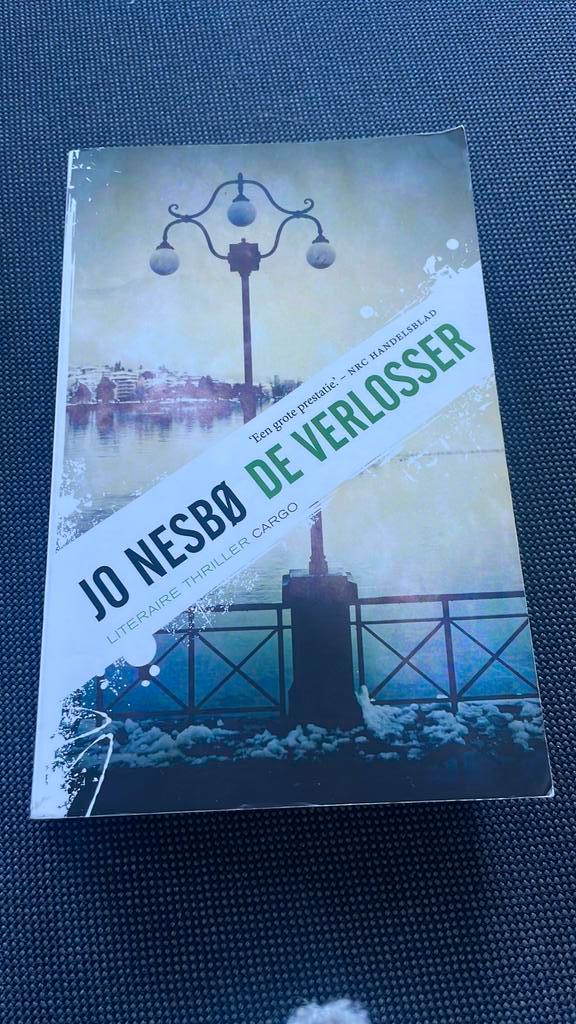 Jo Nesbø - De verlosser, Boeken, Thrillers, Zo goed als nieuw, Ophalen of Verzenden