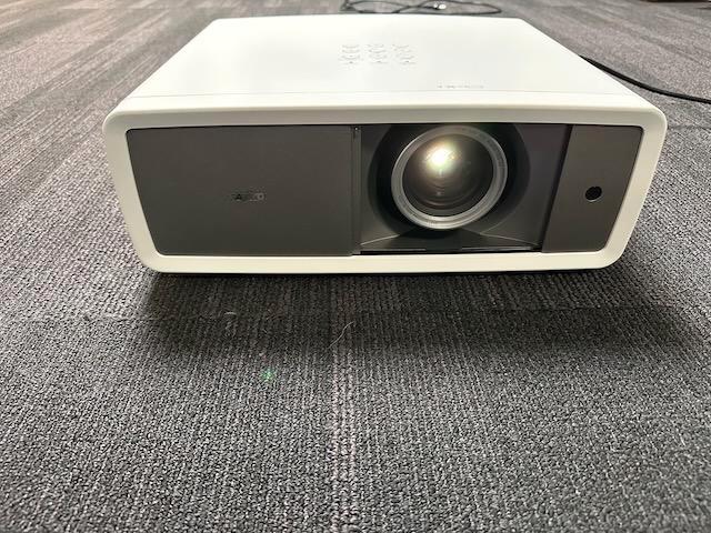 SANYO PLV-Z800, Audio, Tv en Foto, Beamers, Zo goed als nieuw, LCD, Full HD (1080), Ophalen of Verzenden