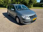 Volkswagen Touran 1.4 TSI 103KW DSG |KETTING + APK NIEUW, Zwart, 4 cilinders, Bedrijf, 84 €/maand
