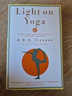 Light on Yoga B. K. S. Iyengar, Ophalen of Verzenden, Meditatie of Yoga, Achtergrond en Informatie
