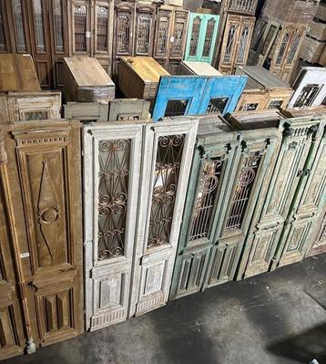 ANTIEKE DEUREN OUDE BOUWMATERIALEN DECORATIES VLOEREN ETC beschikbaar voor biedingen