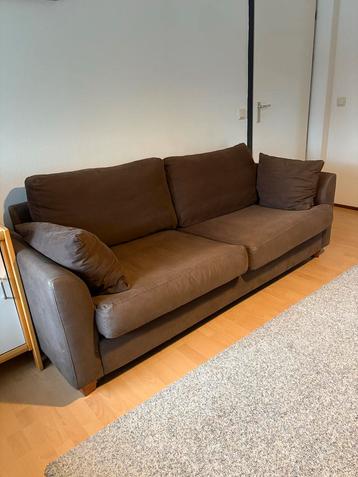 Bruine bank beschikbaar voor biedingen