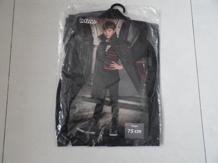 NIEUW 2 zwarte HALLOWEEN/VAMPIER/DRACULA capes 75 cm, Hobby en Vrije tijd, Feestartikelen, Nieuw, Halloween of Griezel, Ophalen of Verzenden