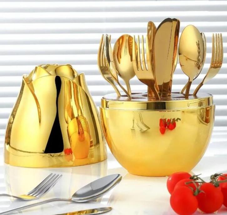 Bestekset 24 delig goud in Roos ei, Huis en Inrichting, Keuken | Bestek, Nieuw, Bestekset, Rvs of Chroom, Verzenden