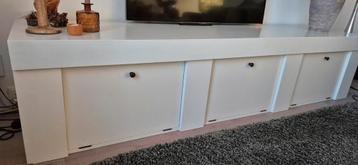 Wit TV-meubel met opbergruimte