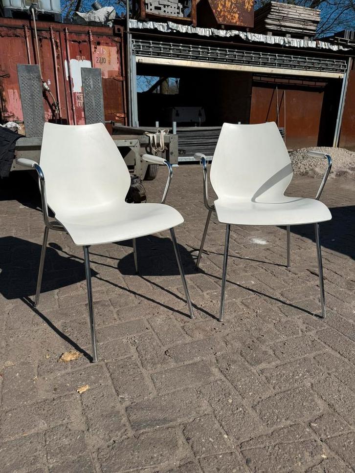 Kartell maui stoel - wit met armleggers - 2 stuks, Huis en Inrichting, Stoelen, Zo goed als nieuw, Twee, Kunststof, Wit, Ophalen