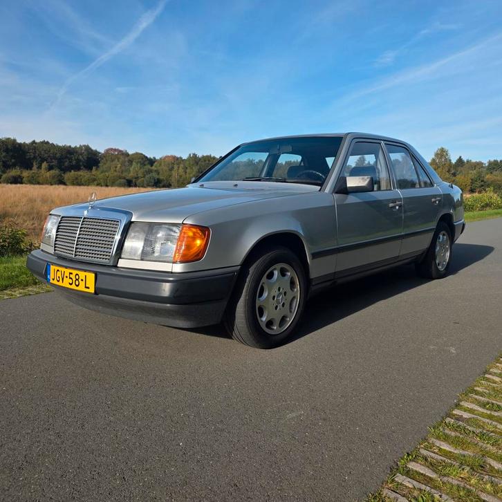 Mercedes w124 250D belastingvrij Stoelverwarming standkachel, Auto's, Mercedes-Benz, Particulier, Diesel, Handgeschakeld, Zilver of Grijs