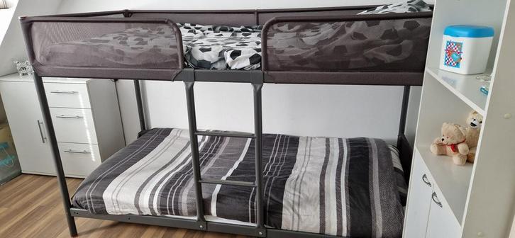 Ikea Tuffing stapelbed grijs, Huis en Inrichting, Slaapkamer | Stapelbedden en Hoogslapers, Zo goed als nieuw, Stapelbed, 90 cm