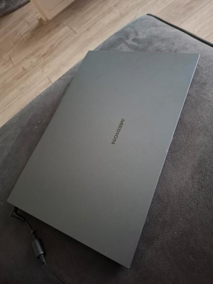 Medion Laptop E15415 i5 256gB RAM 8GB+drdloze Logitech muis, Computers en Software, Windows Laptops, Zo goed als nieuw, 15 inch