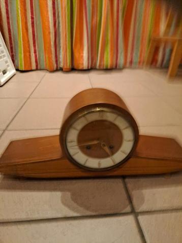 Vintage Junghans Schouwklok beschikbaar voor biedingen