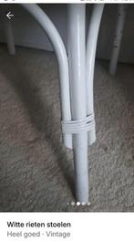 Witte rieten stoelen 2 stuks Vintage, Twee, Wit, Riet of Rotan, Ophalen of Verzenden