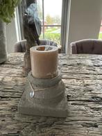 Riverdale kandelaar poer beton taupe, Ophalen of Verzenden, Zo goed als nieuw, Overige materialen, Minder dan 25 cm