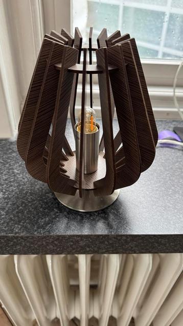Houten Tafellamp met LED beschikbaar voor biedingen