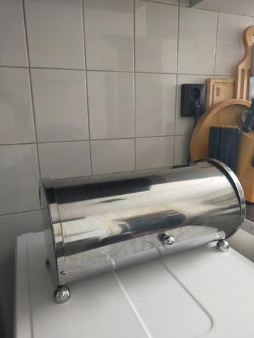 Broodtrommel roestvrij staal RVS beschikbaar voor biedingen