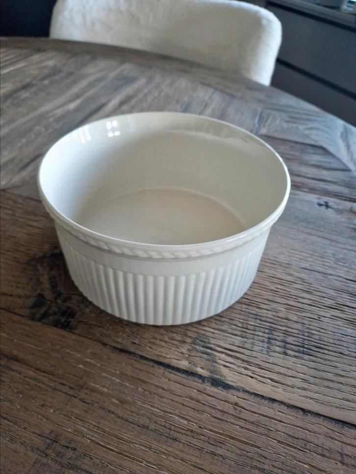 wedgwood edme servies soufflé schaal, Huis en Inrichting, Keuken | Servies, Zo goed als nieuw, Schaal of Schalen, Wedgwood, Aardewerk