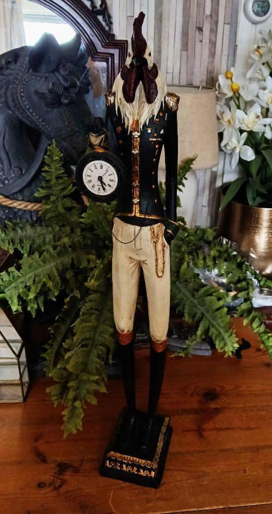 Standbeeld met klok haan gentlemen staand polyresin, Antiek en Kunst, Curiosa en Brocante, Ophalen of Verzenden