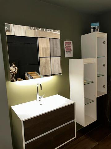 SHOWROOM UITVERKOOP! badkamermeubels,spiegels,kasten  beschikbaar voor biedingen