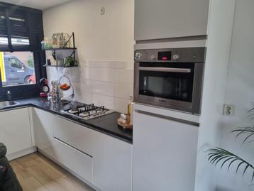 Nette Moderne Hoogglans Witte Keuken + Bosch + GEDEMONTEERD  beschikbaar voor biedingen