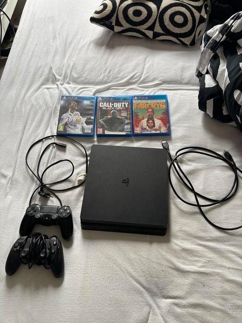 PS4 Slim met 2 controllers en 3 games, Spelcomputers en Games, Spelcomputers | Sony PlayStation 4, Gebruikt, Slim, 500 GB, Met 2 controllers