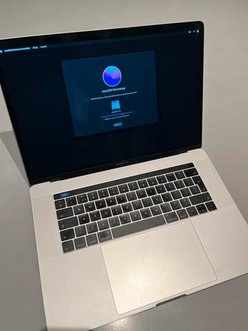 Macbook Pro 15" 2016 - i7, 16GB, 500GB (spatiebalk defect) beschikbaar voor biedingen
