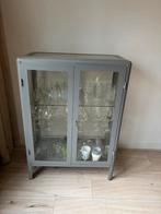 Ikea fabrikor vitrinekast grijs, Ophalen, 100 tot 150 cm, 50 tot 100 cm, Zo goed als nieuw